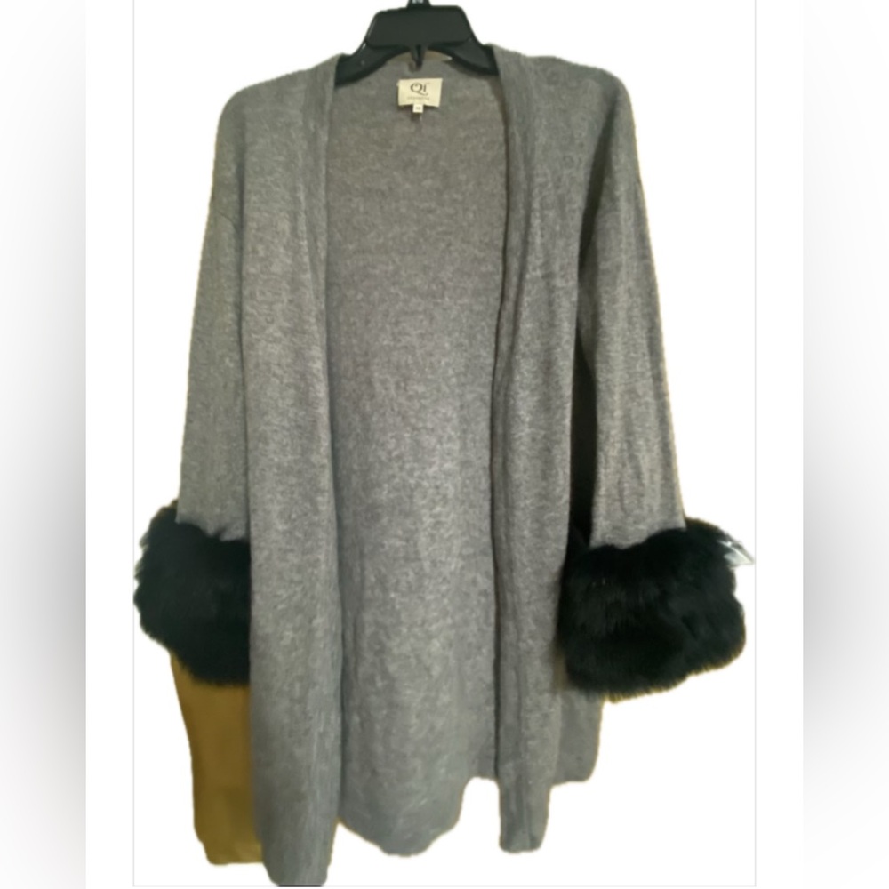 Qi Cashmere Luxe Grey Open Front Cardigan
Sweater Plush Trim Cuffs XS